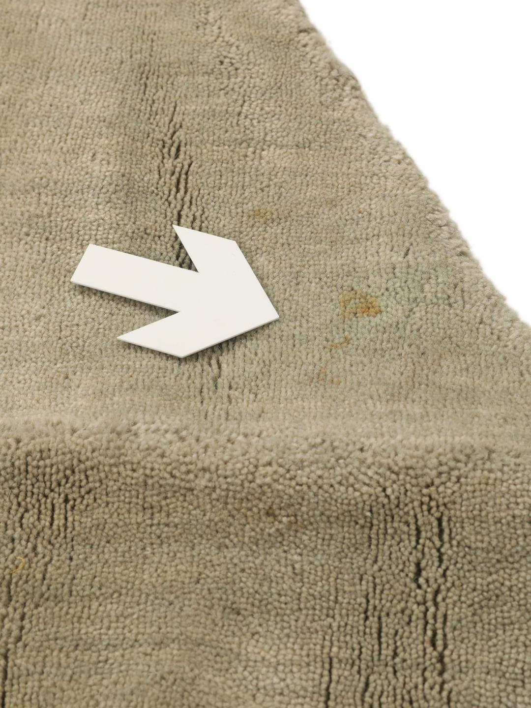 Rond beige tapijt met een zacht, minimalistisch oppervlak