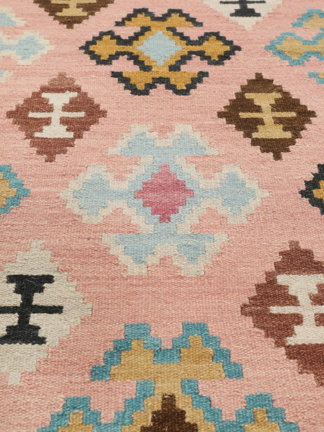 Handgeweven wollen tapijt in roze en blauw