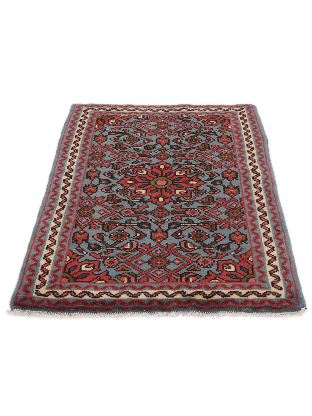 Een klein handgeknoopt Hosseinabad-tapijt uit het Midden-Oosten met een blauw en rood geometrisch patroon