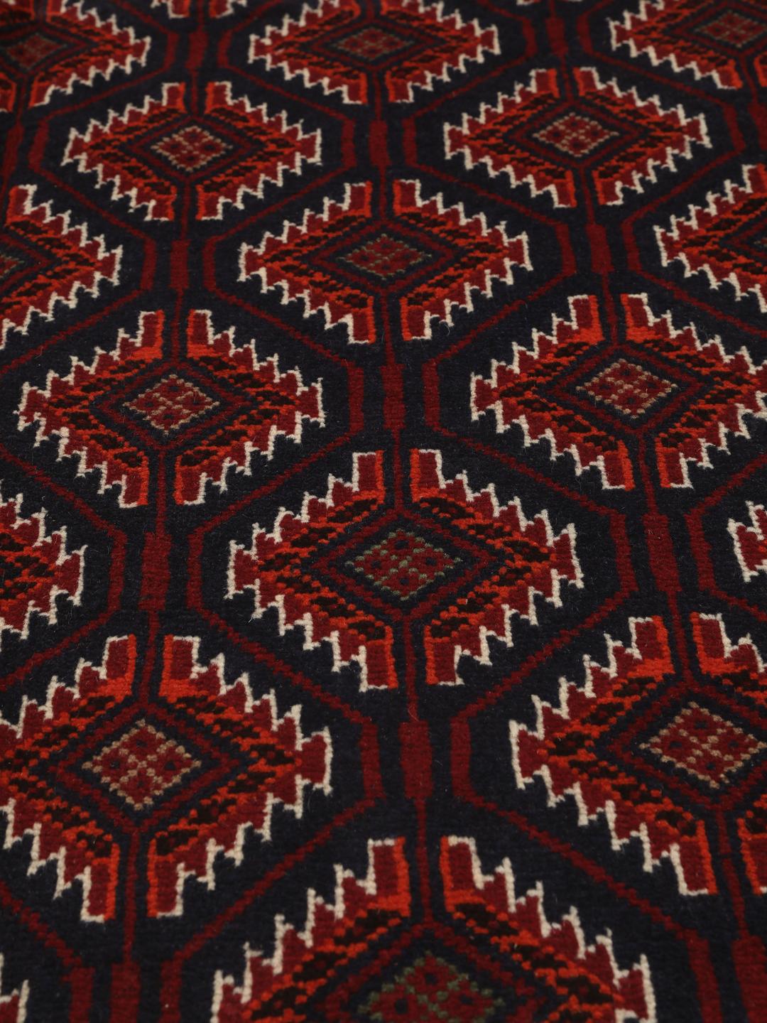 Handgeknoopt Beluch-tapijt in donkerrood met geometrische patronen