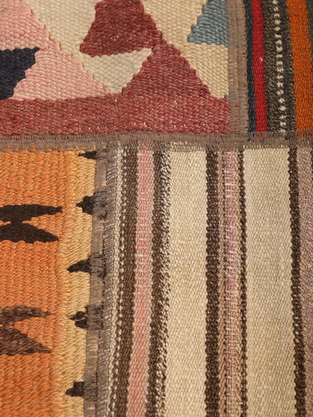 Kvadratisk håndlaget patchwork-teppe fra Midtøsten i flerfarget ull