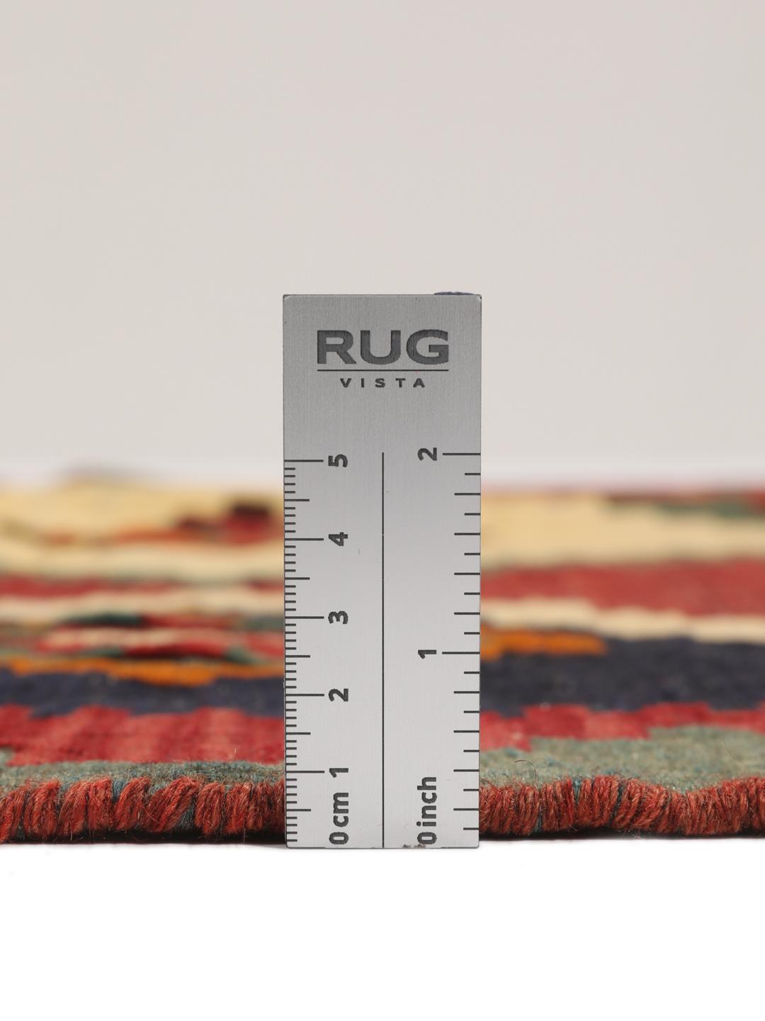 Vintage handgeweven kelimtapijt uit het Midden-Oosten met een levendig veelkleurig geometrisch patroon