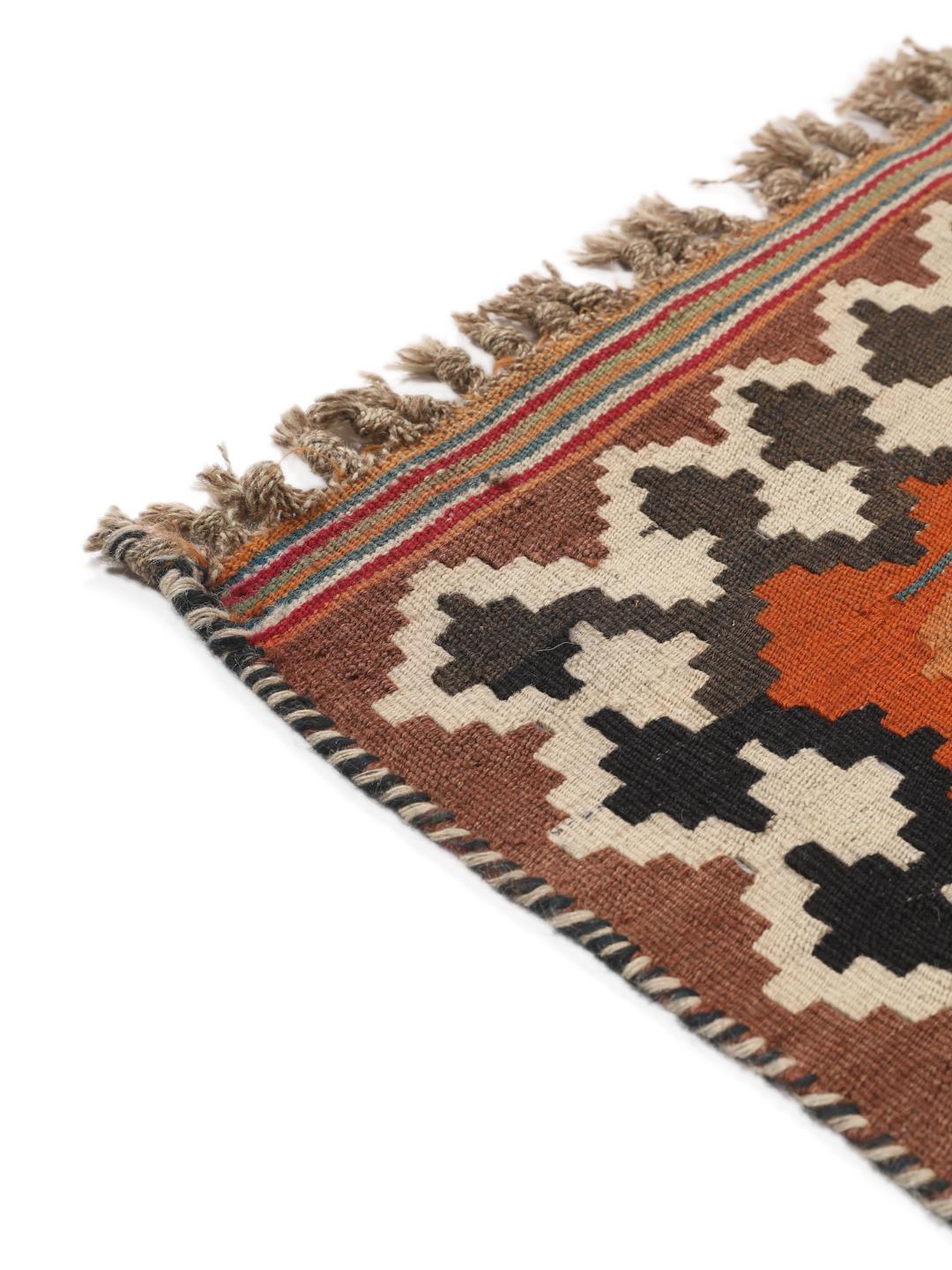 Tapis Kilim vintage tissé à la main du Moyen-Orient en laine multicolore