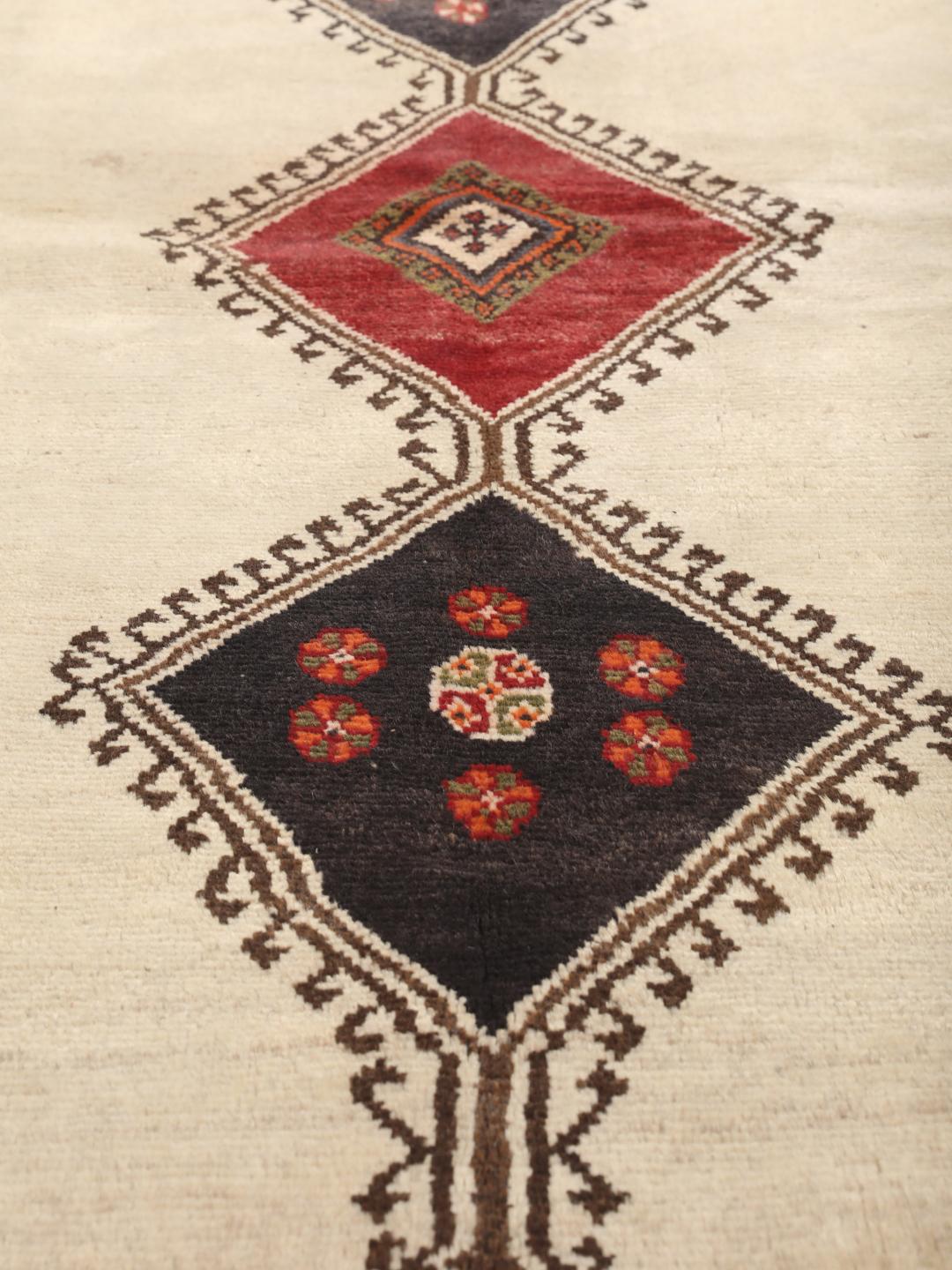 Hand-knotted beige Shiraz rug with geometric medallions from the Middle East