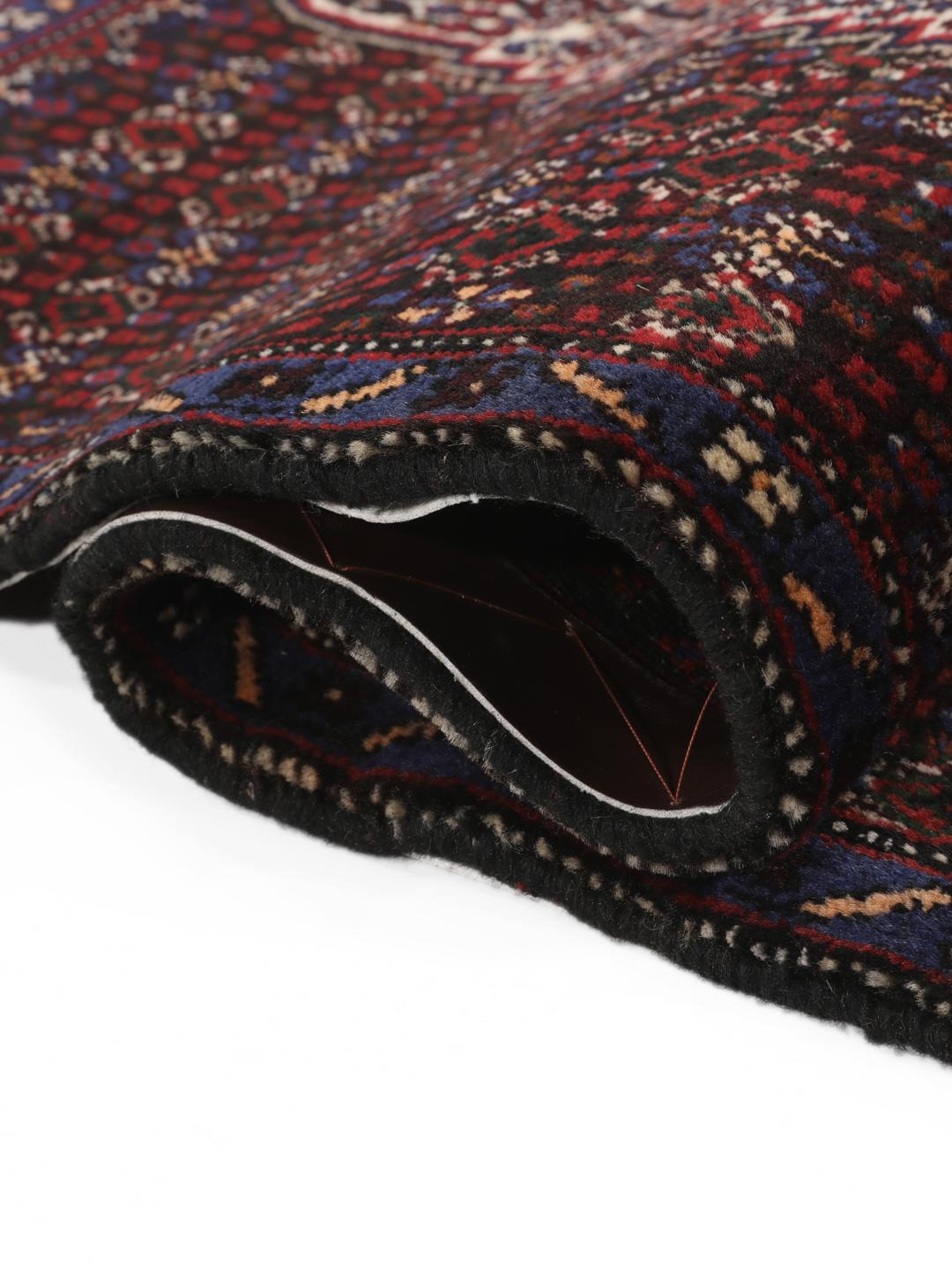 Tapis Senneh noué à la main du Moyen-Orient dans des tons rouge foncé et bleu foncé