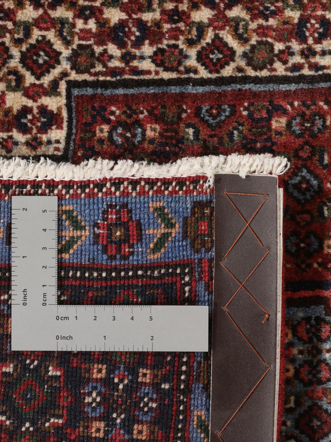 Handgeknoopt Senneh tapijt uit het Midden-Oosten in dieprode en blauwe tinten