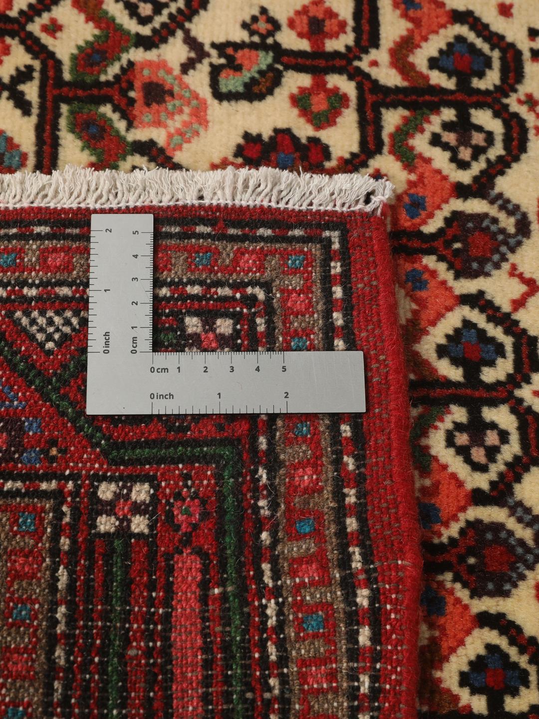 Handgeknoopte loper uit het Midden-Oosten met een rood en beige geometrisch patroon