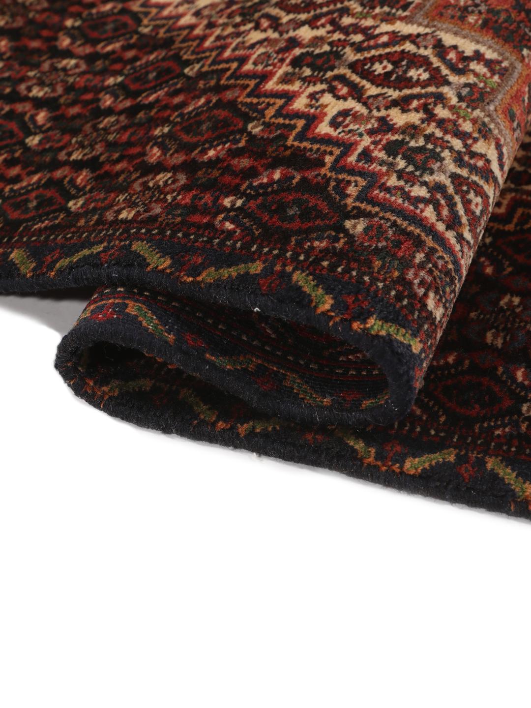 Handgeknüpfter dunkelroter und blauer Teppich aus dem Mittleren Osten