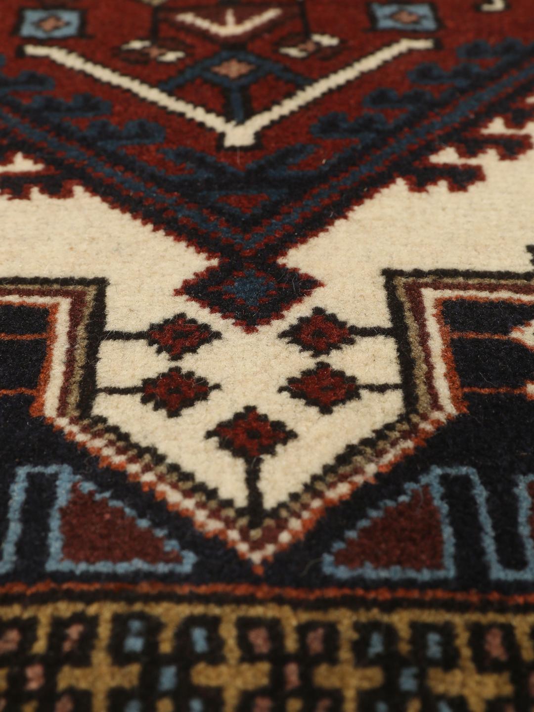 Handgeknoopte Ardebil wollen loper met geometrische medaillons in rode en blauwe tinten