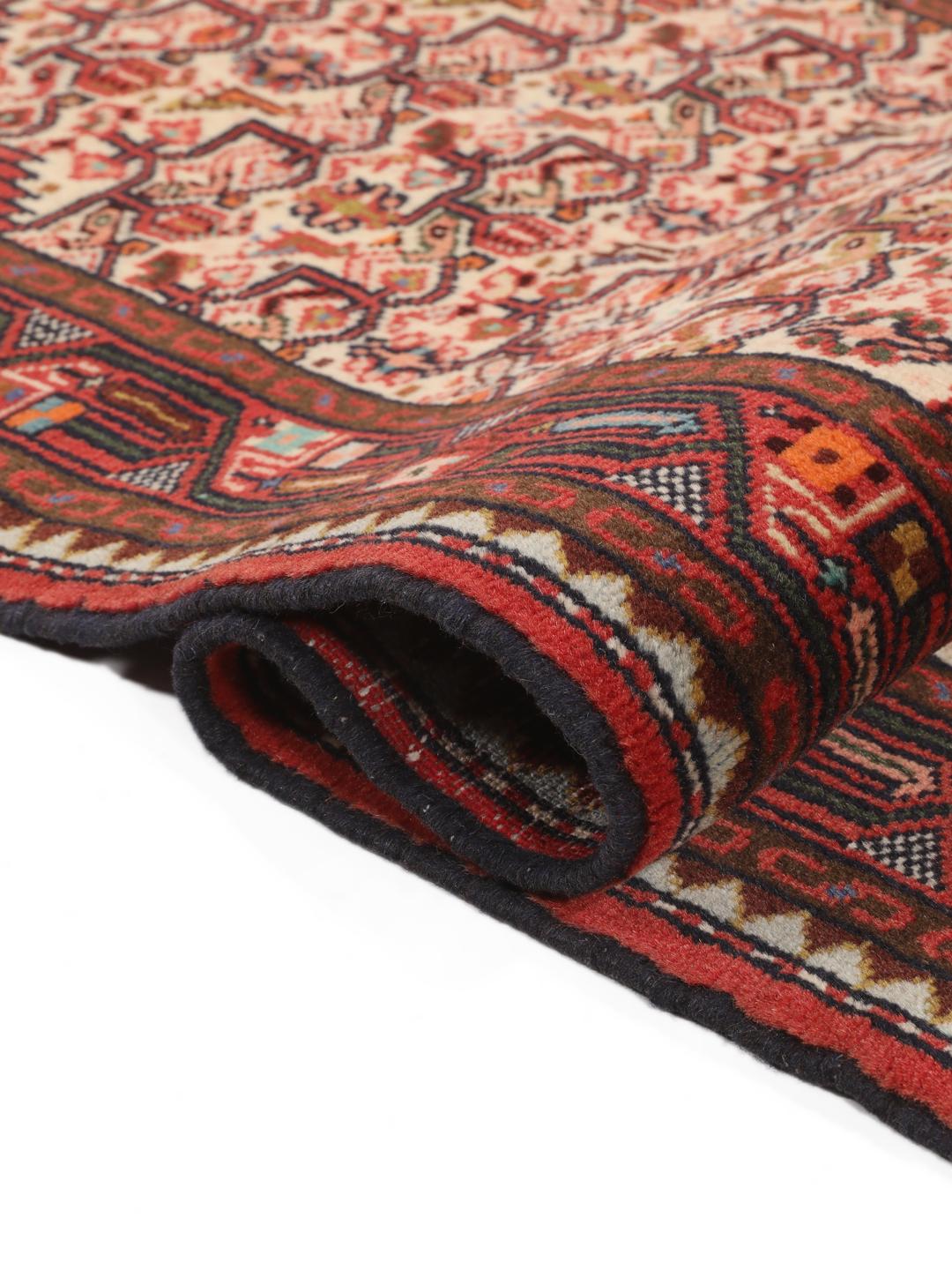 Handgeknoopte Asadabad loper met traditionele geometrische motieven in rood en crème