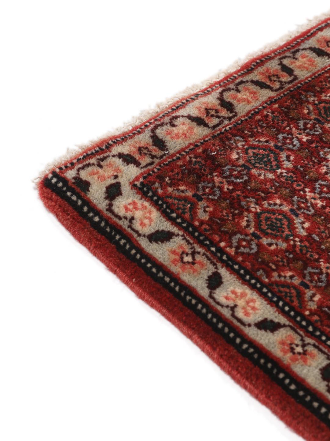 Handgeknüpfter Senneh-Teppich aus dem Nahen Osten in tiefen Rot- und Blautönen