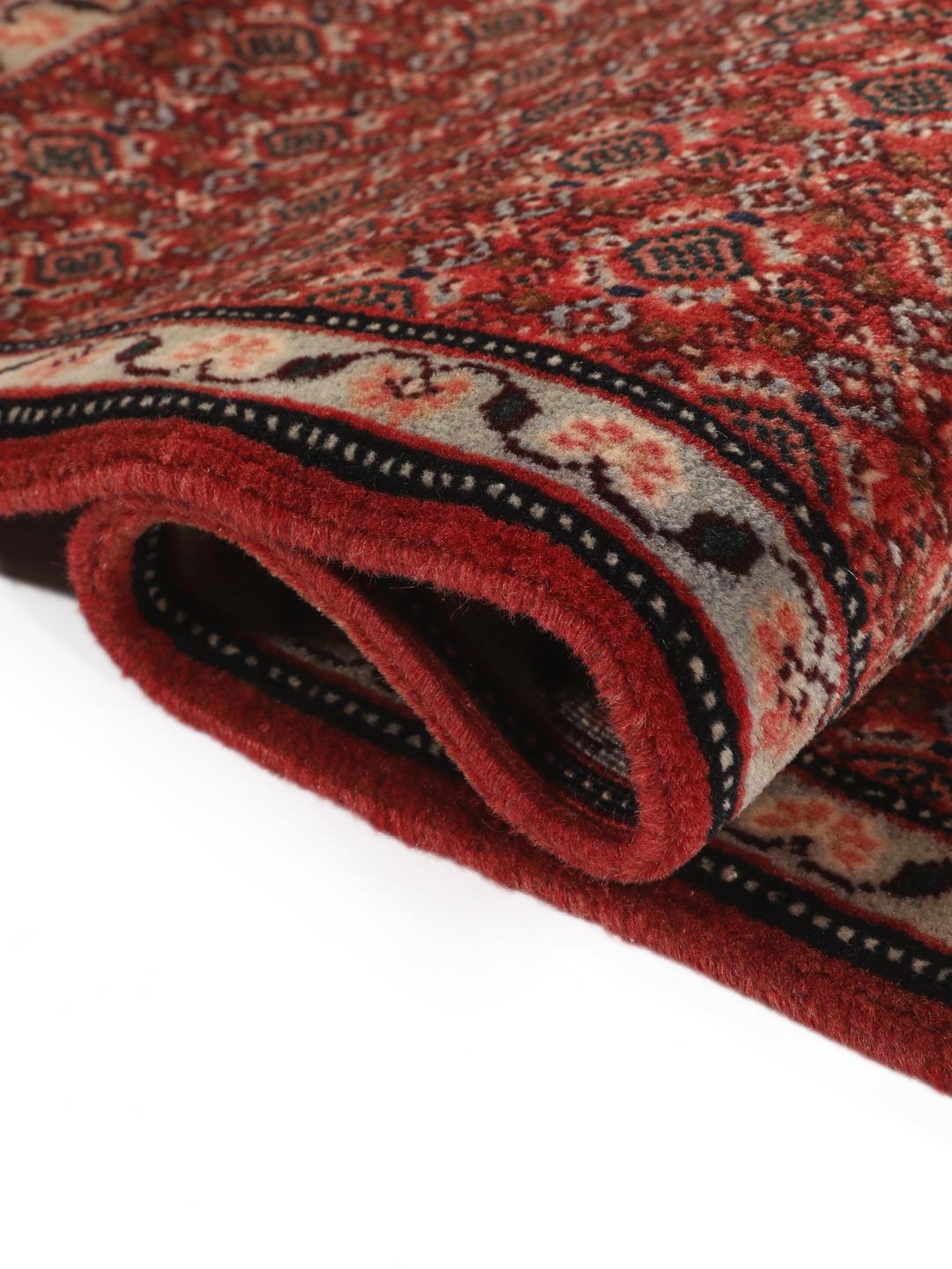 Handgeknüpfter Senneh-Teppich aus dem Nahen Osten in tiefen Rot- und Blautönen