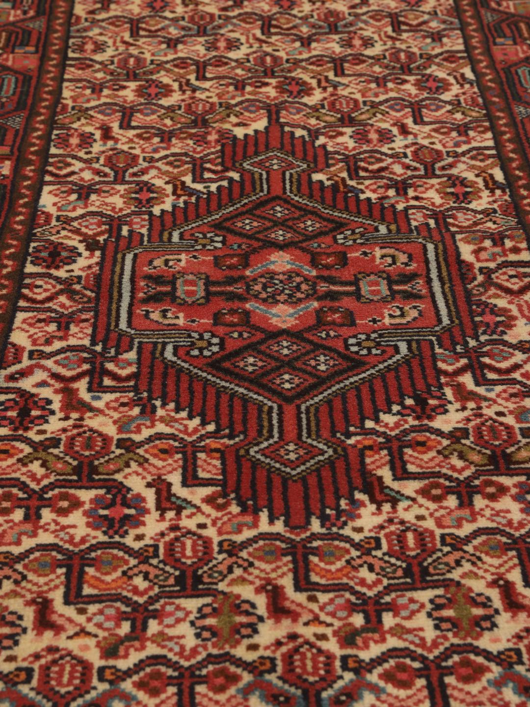 Handgeknoopte loper uit het Midden-Oosten in tinten rood en beige