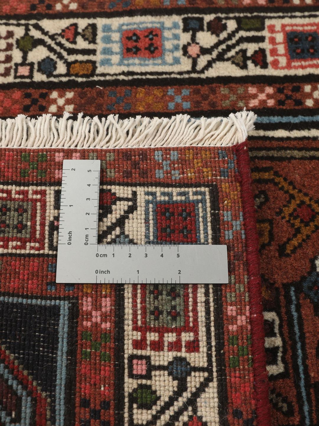 Handgeknoopte Ardebil loper met geometrische patronen in veelkleurige wol uit het Midden-Oosten