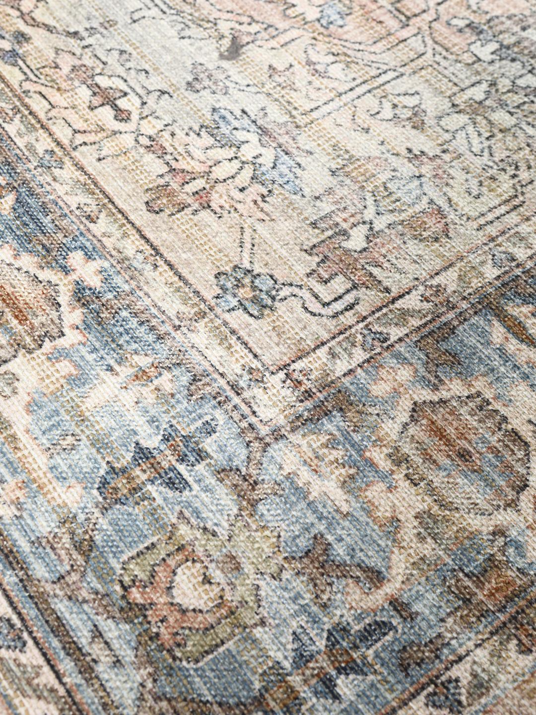 tapis oriental multicolore
