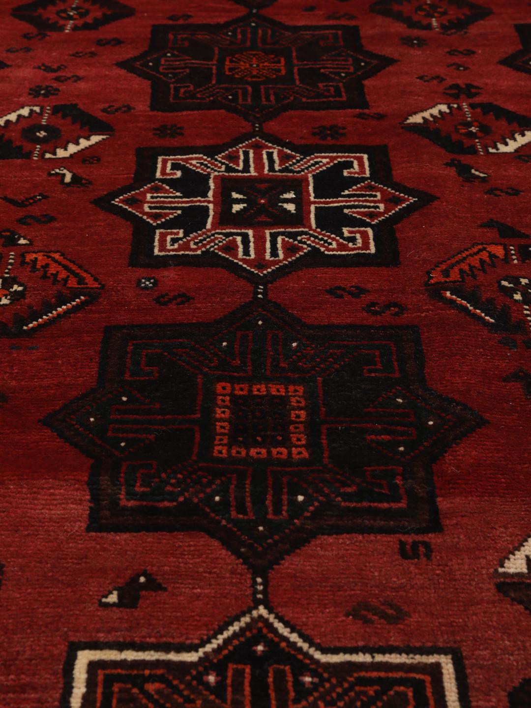 Handgeknoopt rood Shiraz-tapijt met geometrische tribale motieven