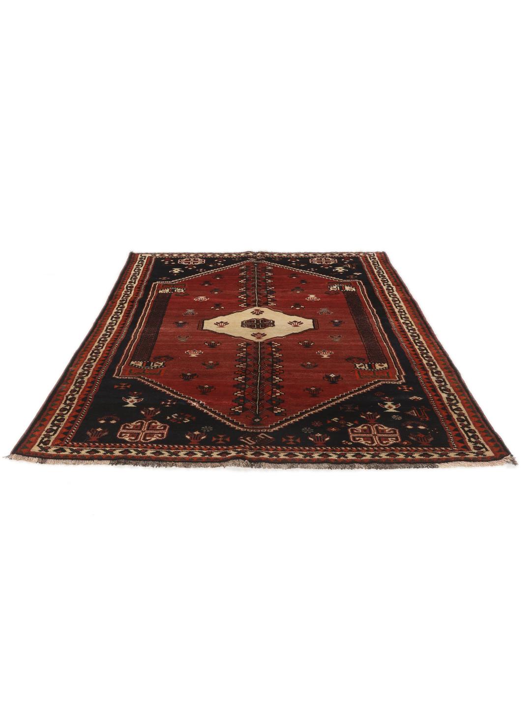Een rechthoekig handgeknoopt Ghashghai tapijt uit het Midden-Oosten met een donkerrood en donkerblauw palet met geometrische motieven.