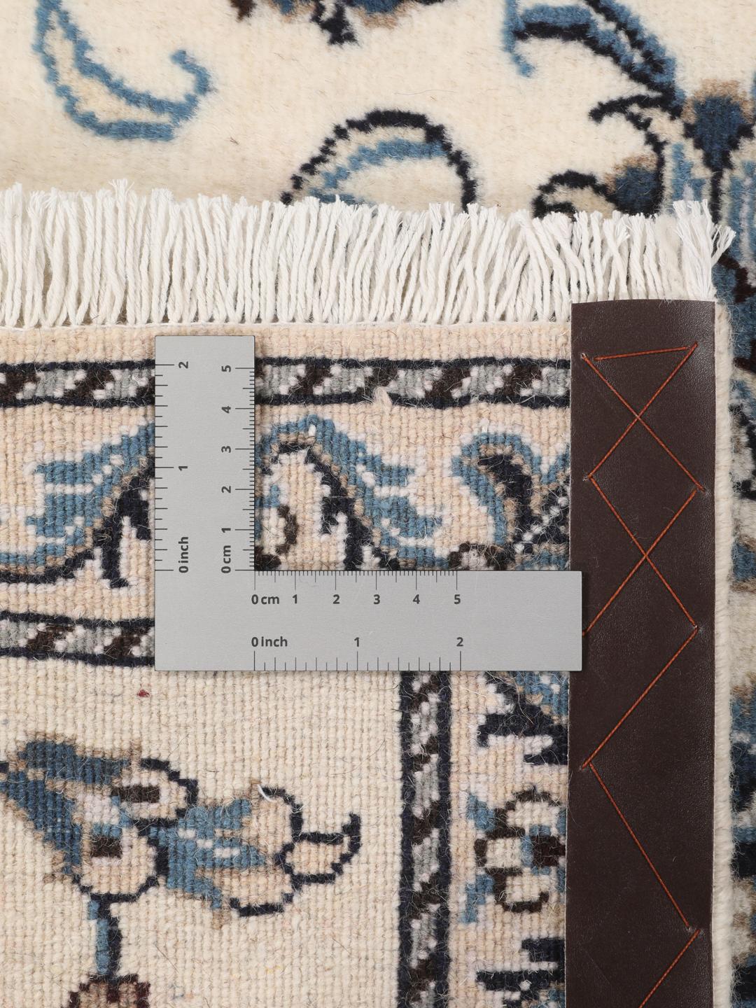 Håndknyttet Nain løber med detaljerede blomstermønstre i beige og blå fra Mellemøsten.