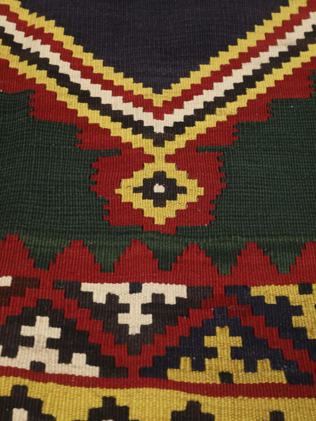 Kilim vintage du Moyen-Orient tissé à la main avec des motifs géométriques en losanges multicolores