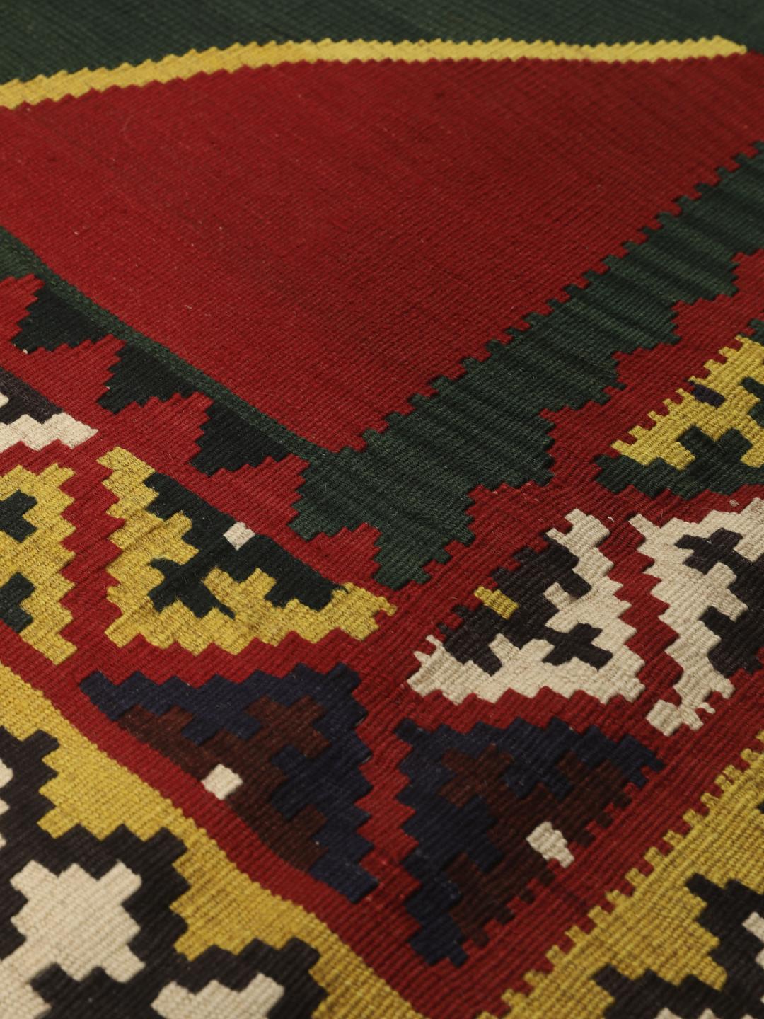 Kilim vintage du Moyen-Orient tissé à la main avec des motifs géométriques en losanges multicolores