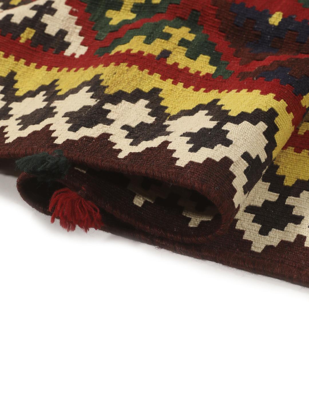 Kilim vintage du Moyen-Orient tissé à la main avec des motifs géométriques en losanges multicolores