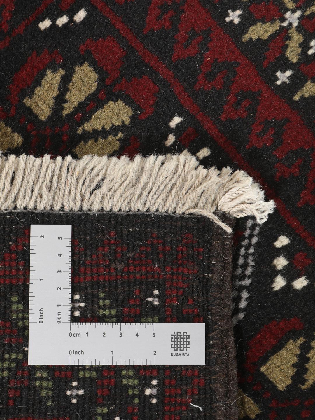 Håndknyttet mellemøstligt Baluch-tæppe med et mørkerødt og sort geometrisk mønster