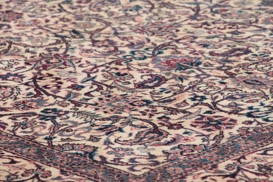 Handgemaakt rechthoekig Keshan tapijt uit Persia in beige