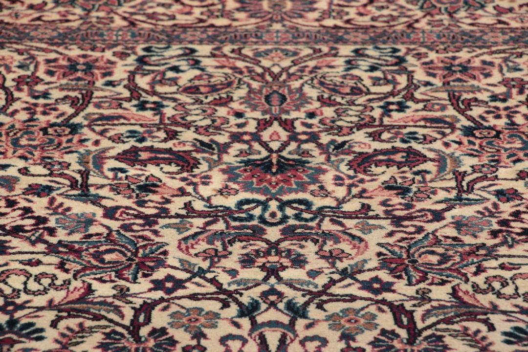 Handgemaakt rechthoekig Keshan tapijt uit Persia in beige