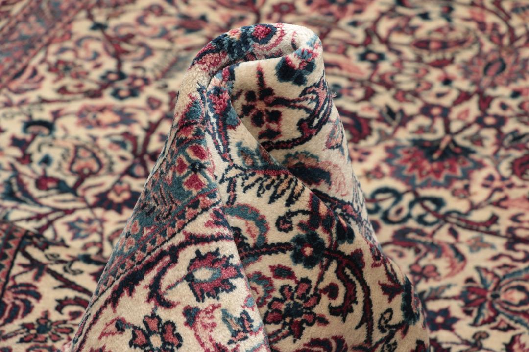 Handgemaakt rechthoekig Keshan tapijt uit Persia in beige