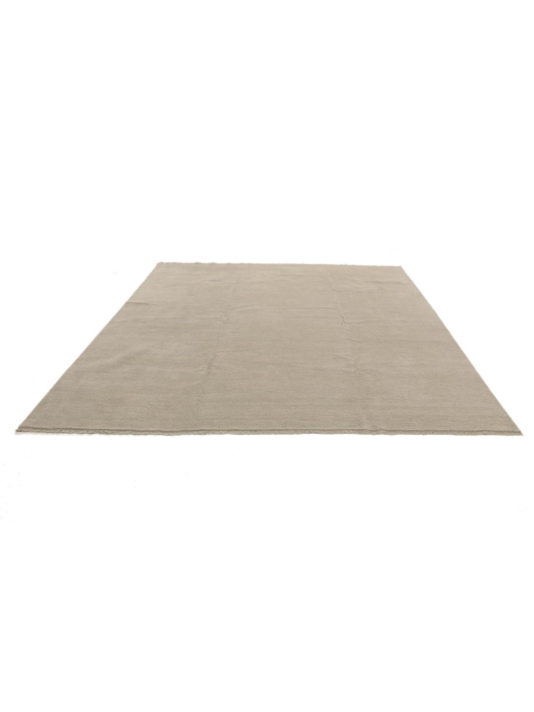 Vierkant beige tapijt met een zachte pool van Wool en franjes