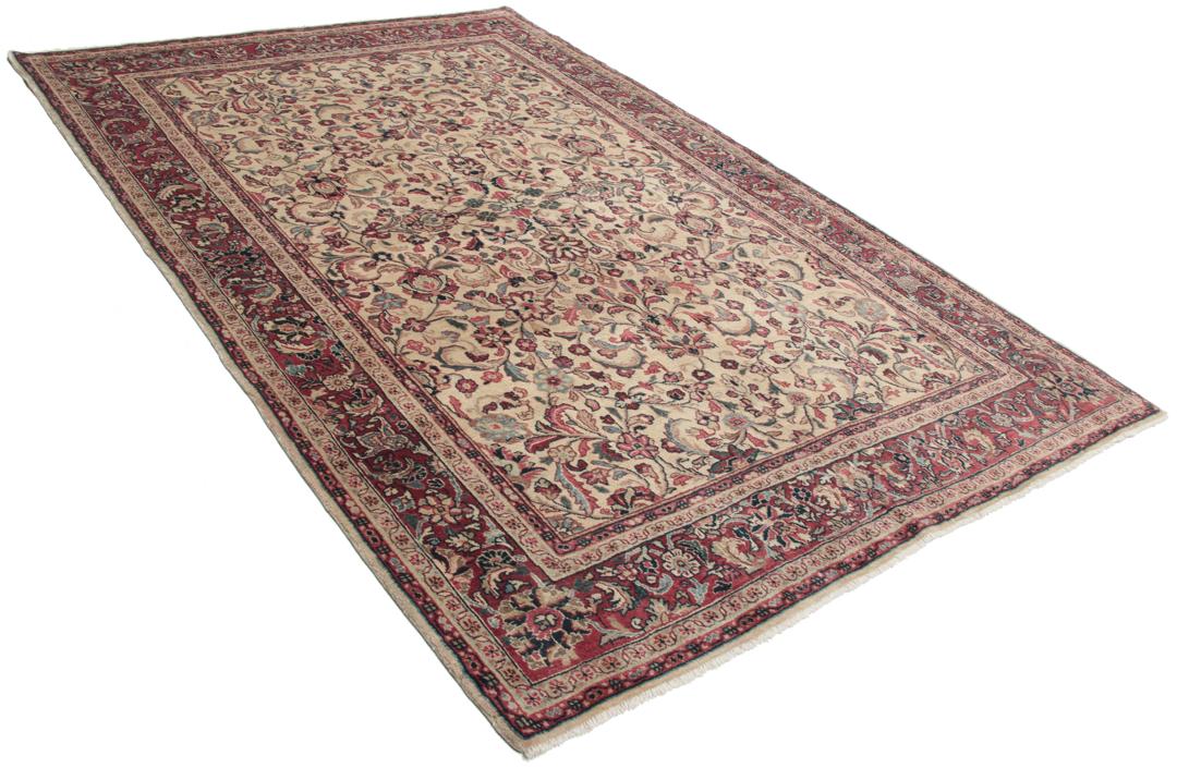 Håndknyttet Arak-tæppe med blomstermotiver i beige og mørkerøde nuancer fra Mellemøsten.