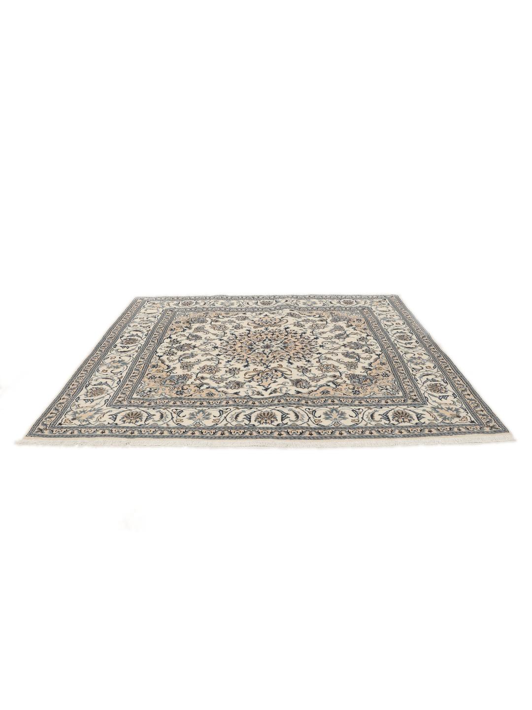 Handgemaakt Nain-tapijt uit het Midden-Oosten met een beige en blauw bloemmotief