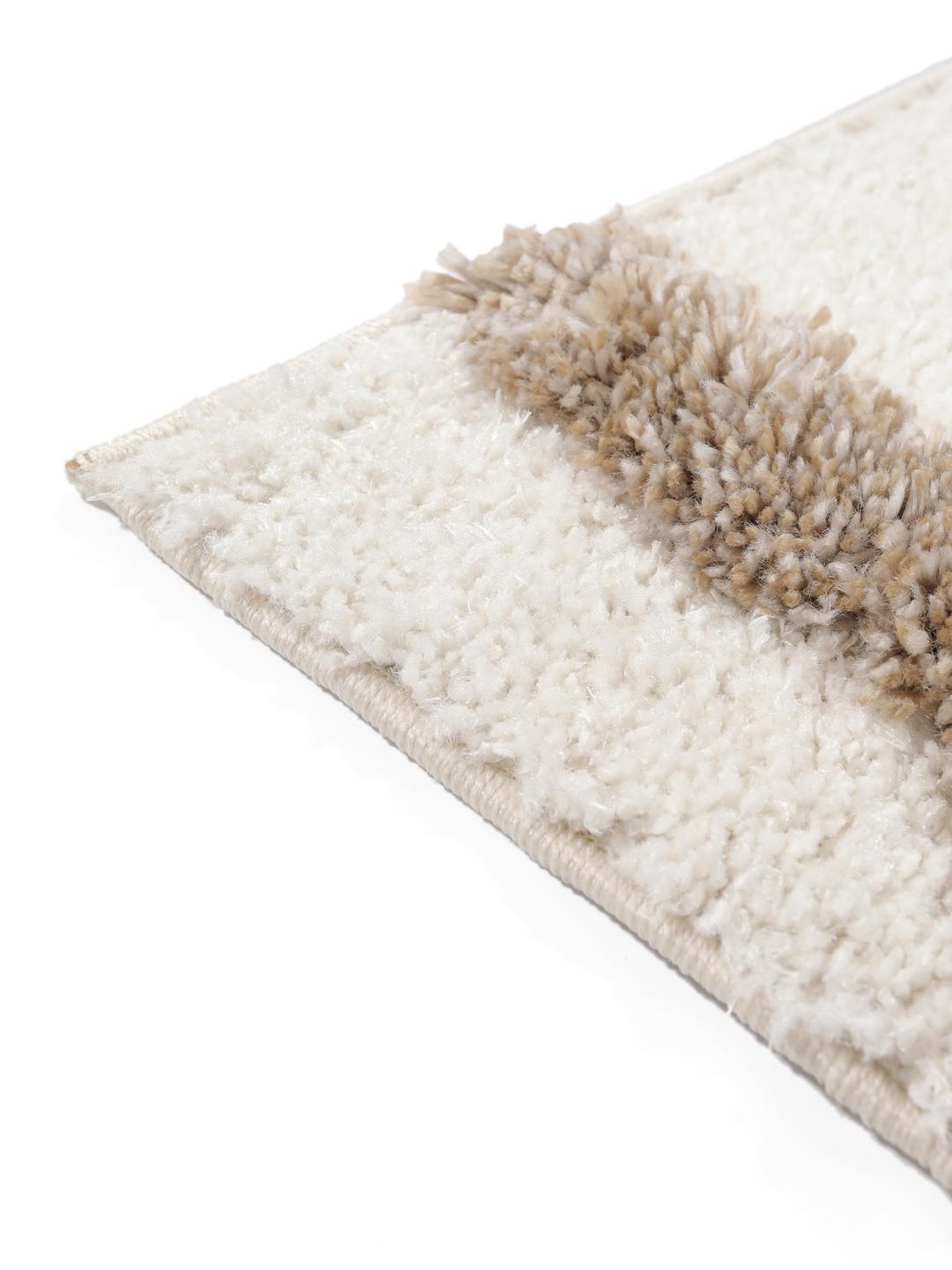 Hvid og beige løber med en high-low luv-tekstur