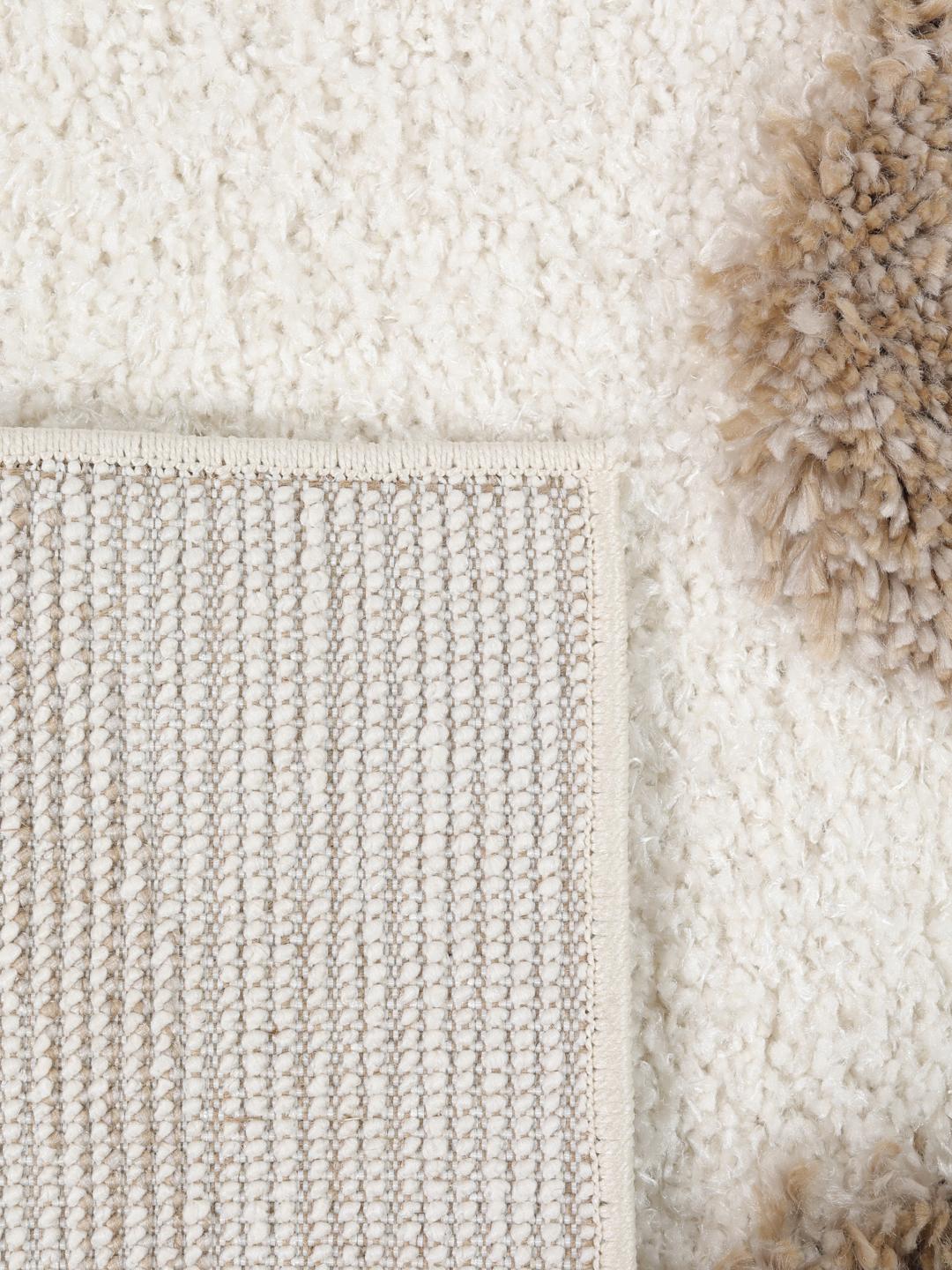 Hvid og beige løber med en high-low luv-tekstur