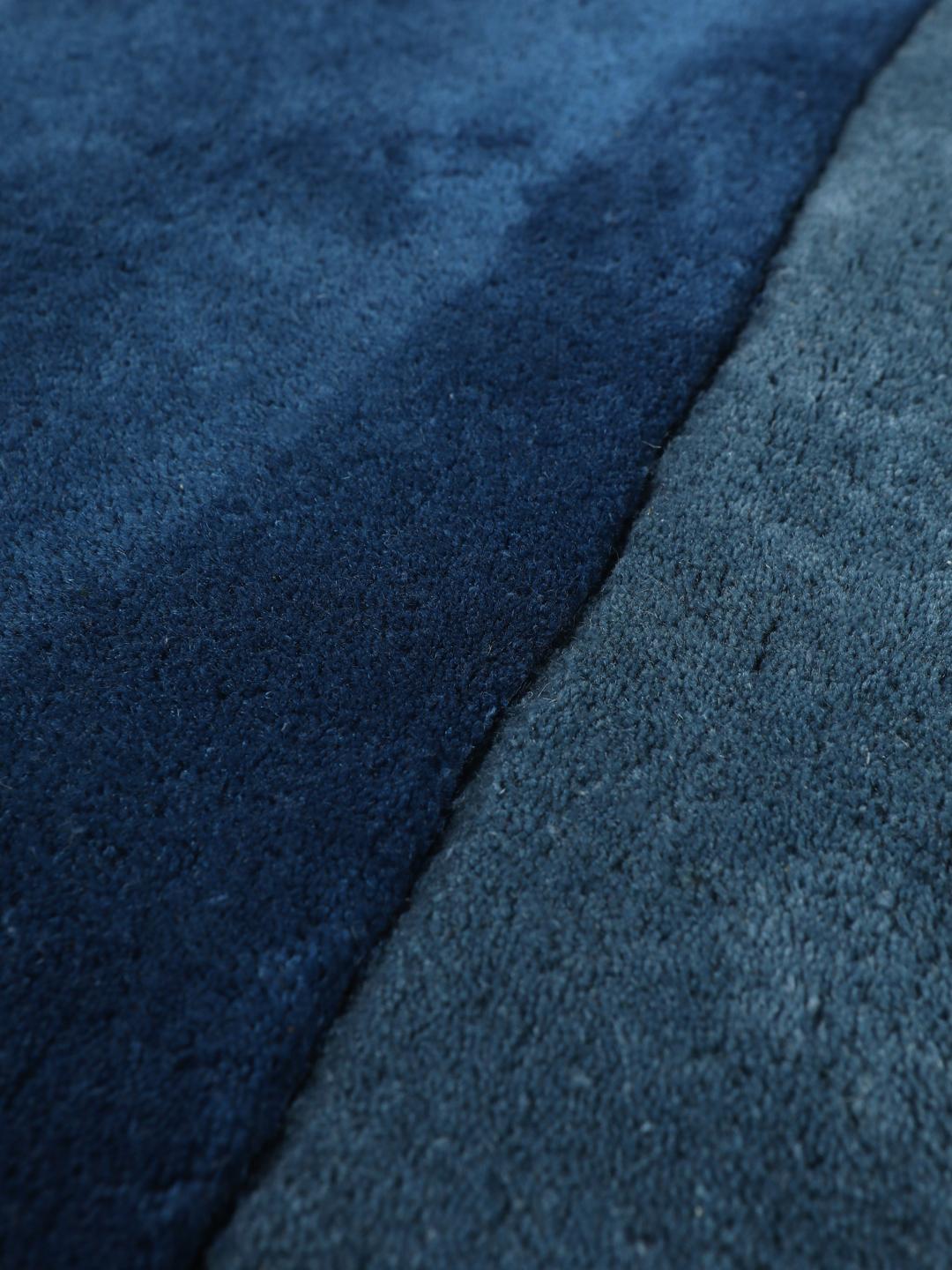 
    Feeling Handtufted - Blue - Ø 200 cm
  