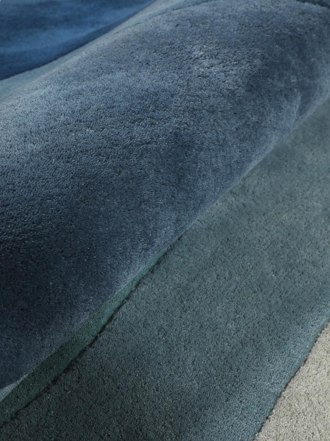 
    Feeling Handtufted - Blue - Ø 200 cm
  