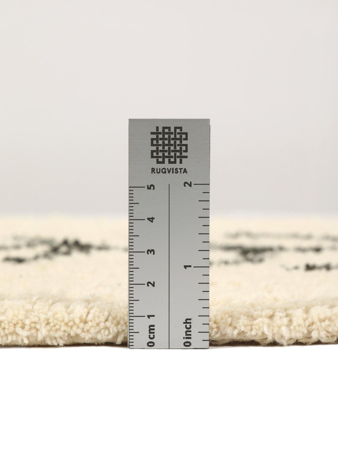 Tapis de bain en coton blanc et noir avec un motif d'arêtes de poisson