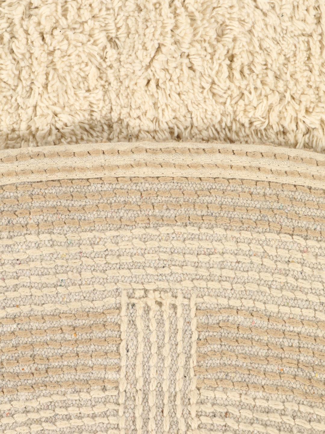 Tapis de bain rond beige avec motif circulaire