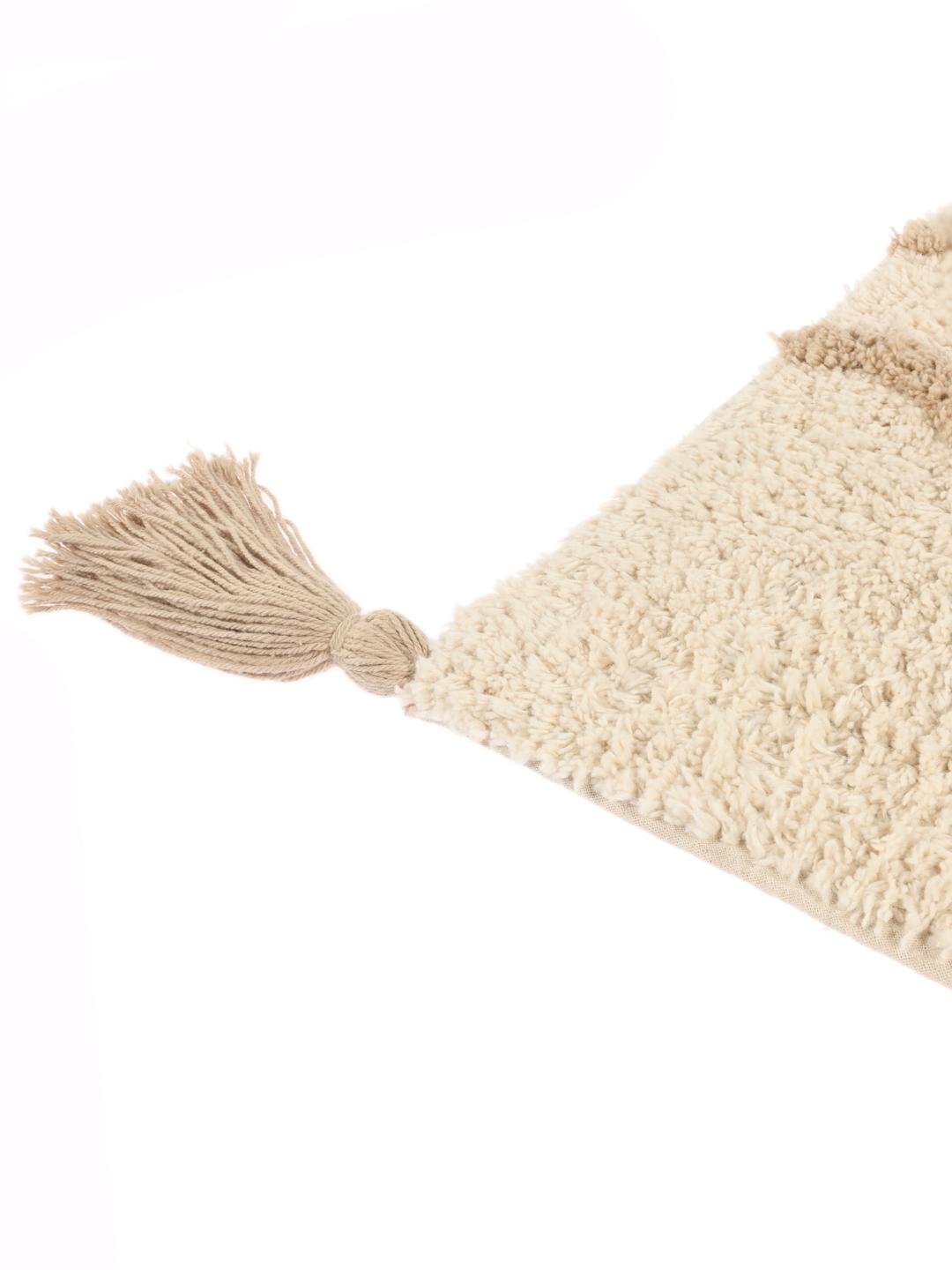 Beige badeværelsesmåtte med geometrisk design og kvaster