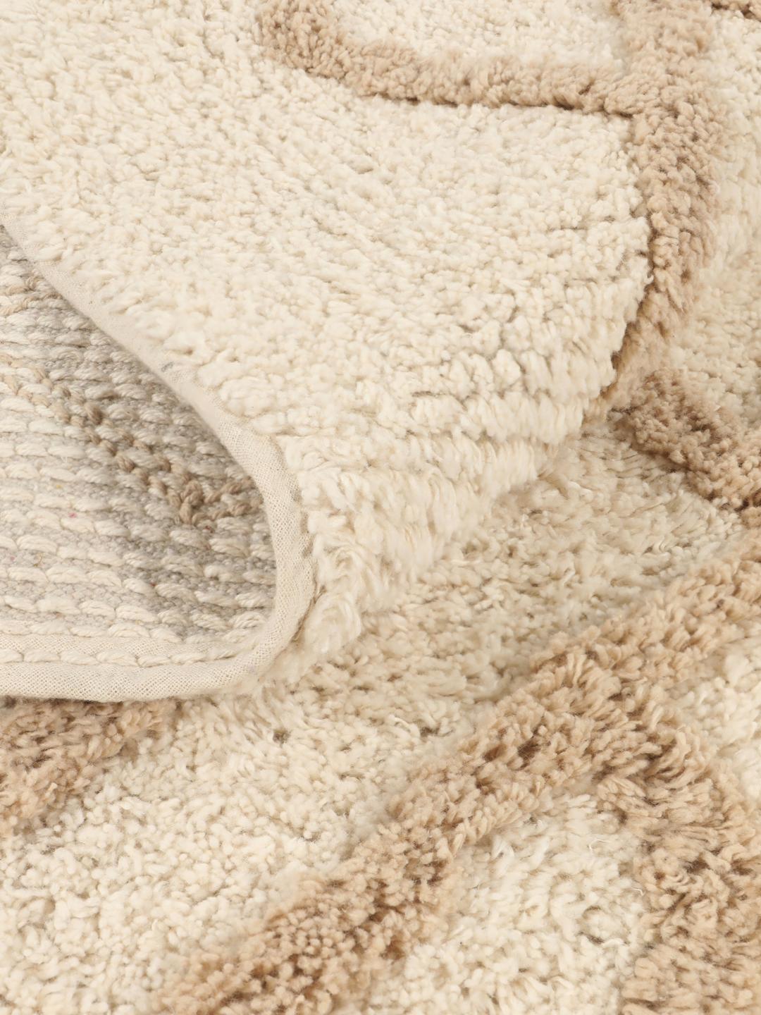 Beige badeværelsesmåtte med geometrisk design og kvaster