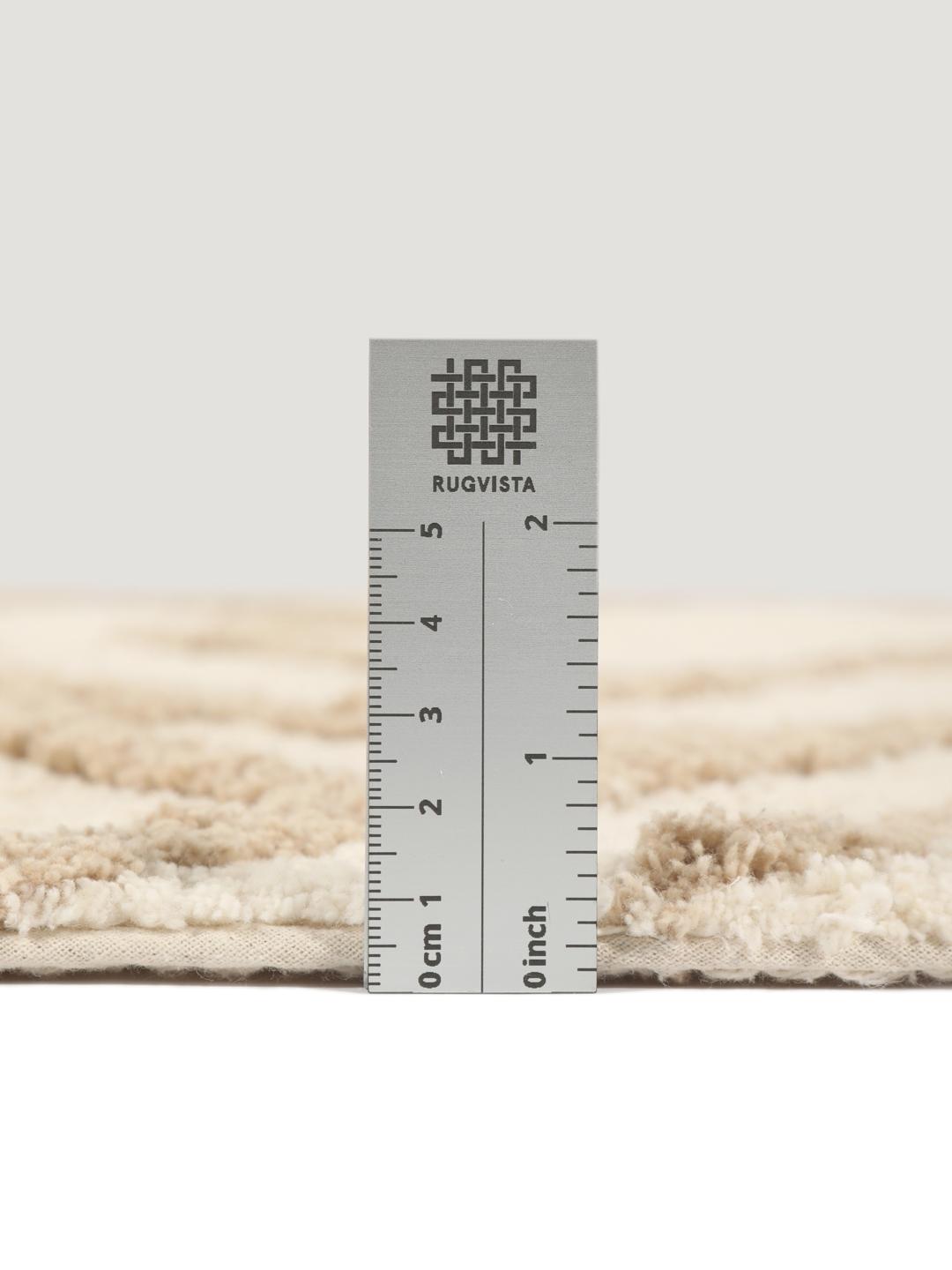 Beige badeværelsesmåtte med geometrisk design og kvaster