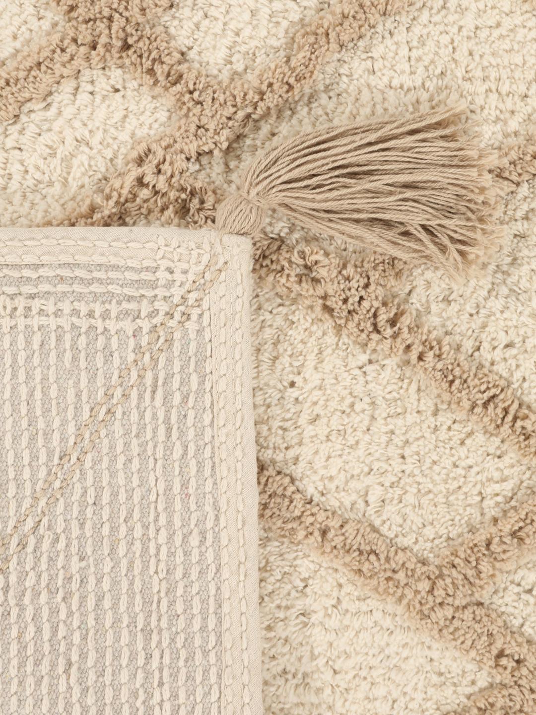 Beige badeværelsesmåtte med geometrisk design og kvaster