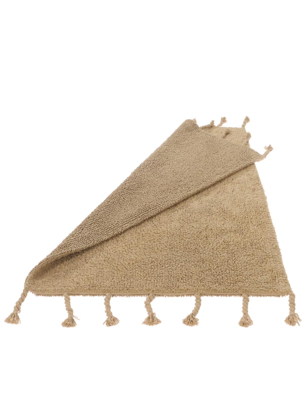 Beige bademåtte med frynsedetaljer