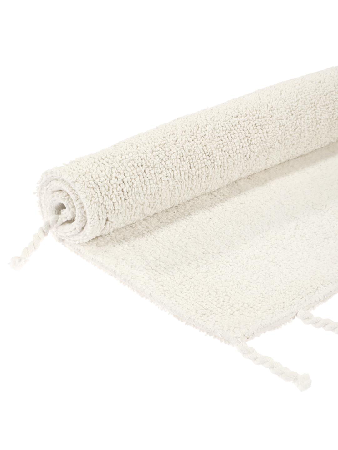 Hvid bademåtte med frynsedetaljer