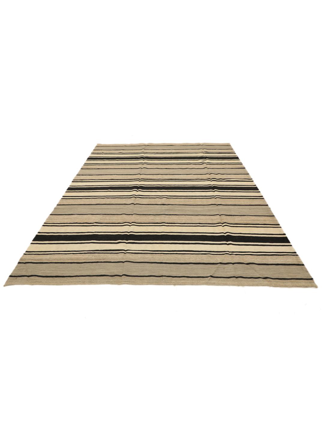 Handgeweven Kilim-tapijt uit het Midden-Oosten met streeppatroon in beige, grijs en zwart