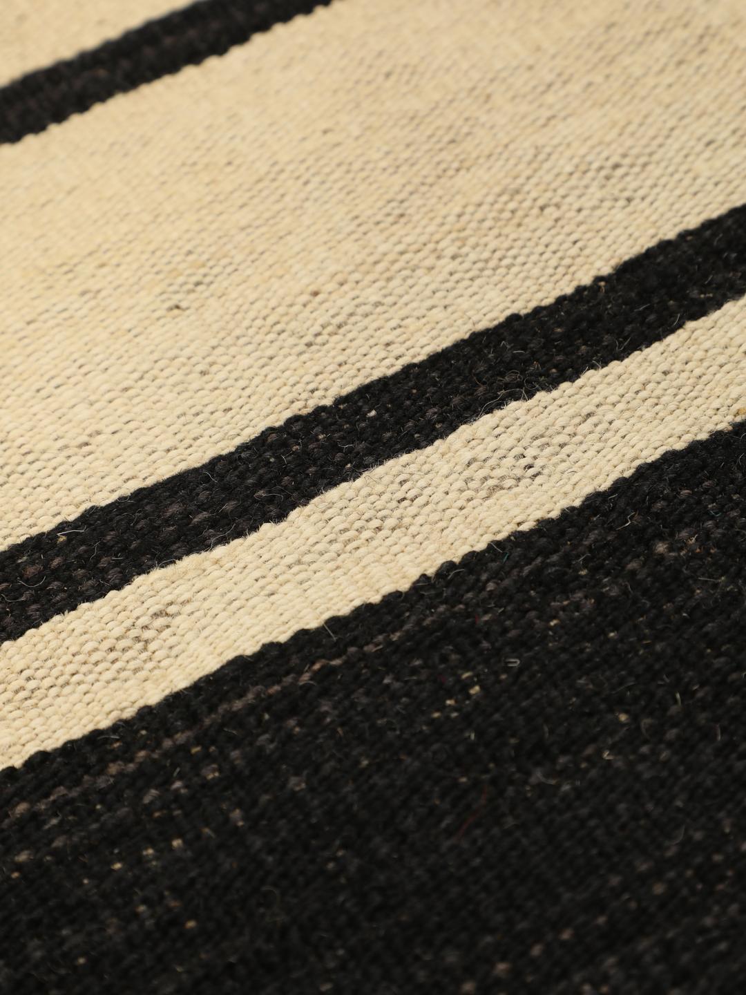 Handgeweven Kilim-tapijt uit het Midden-Oosten met streeppatroon in beige, grijs en zwart