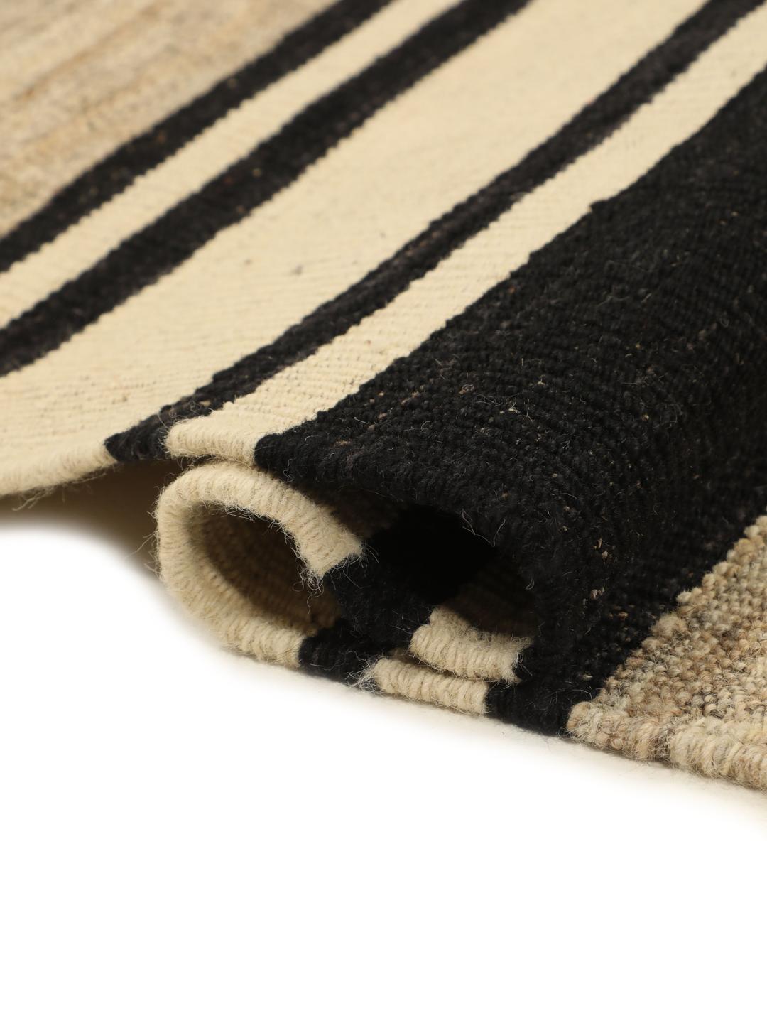 Handgeweven Kilim-tapijt uit het Midden-Oosten met streeppatroon in beige, grijs en zwart