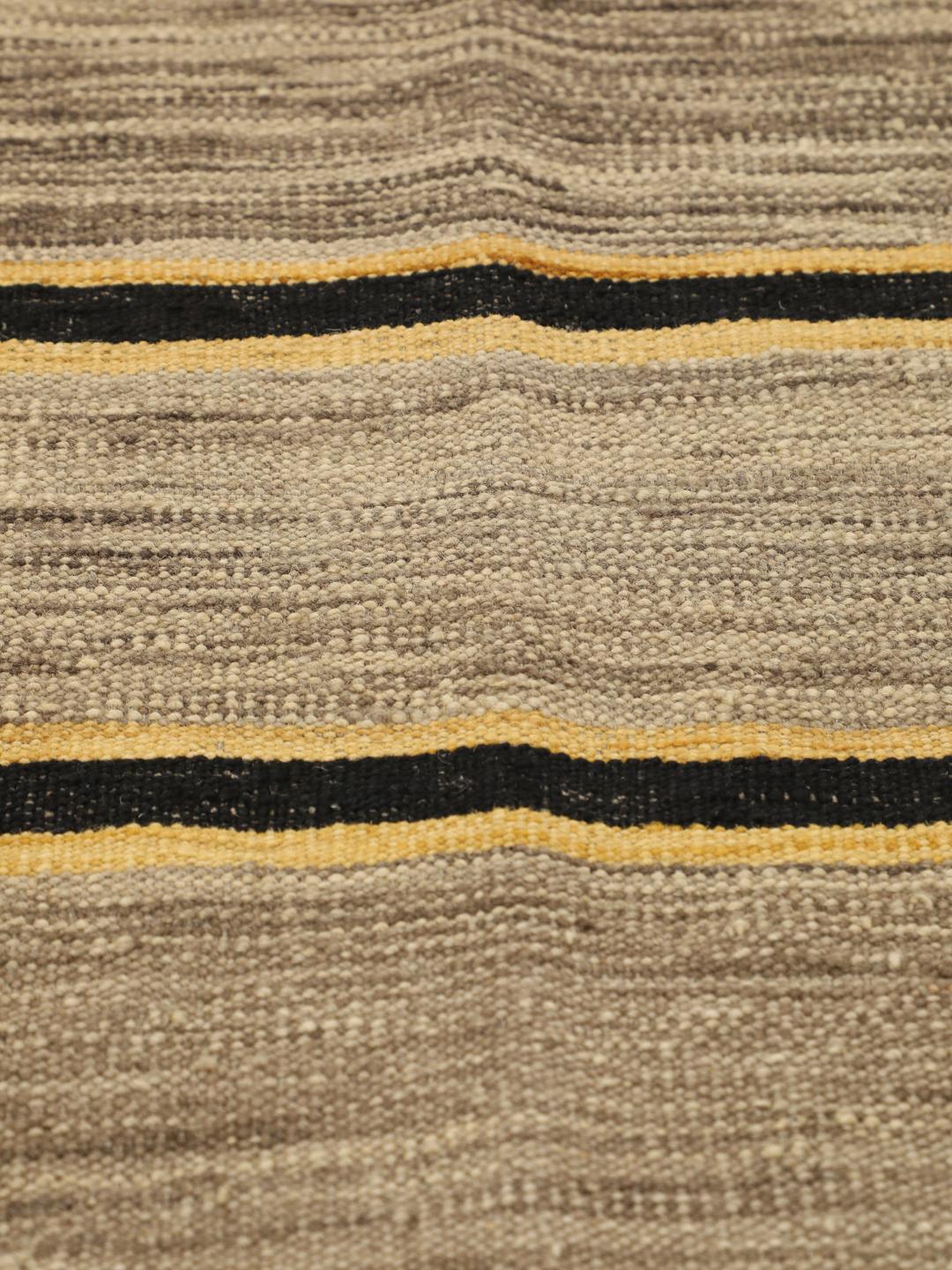 Håndvævet Kilim-tæppe fra Afghanistan i brune nuancer med stribede mønstre