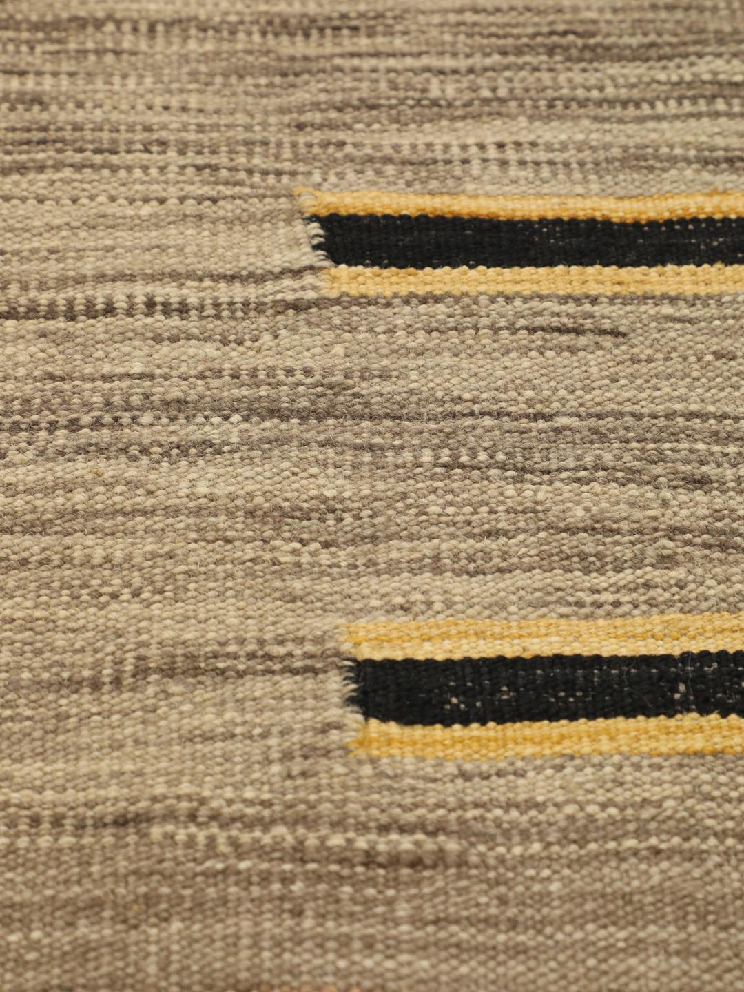 Håndvævet Kilim-tæppe fra Afghanistan i brune nuancer med stribede mønstre
