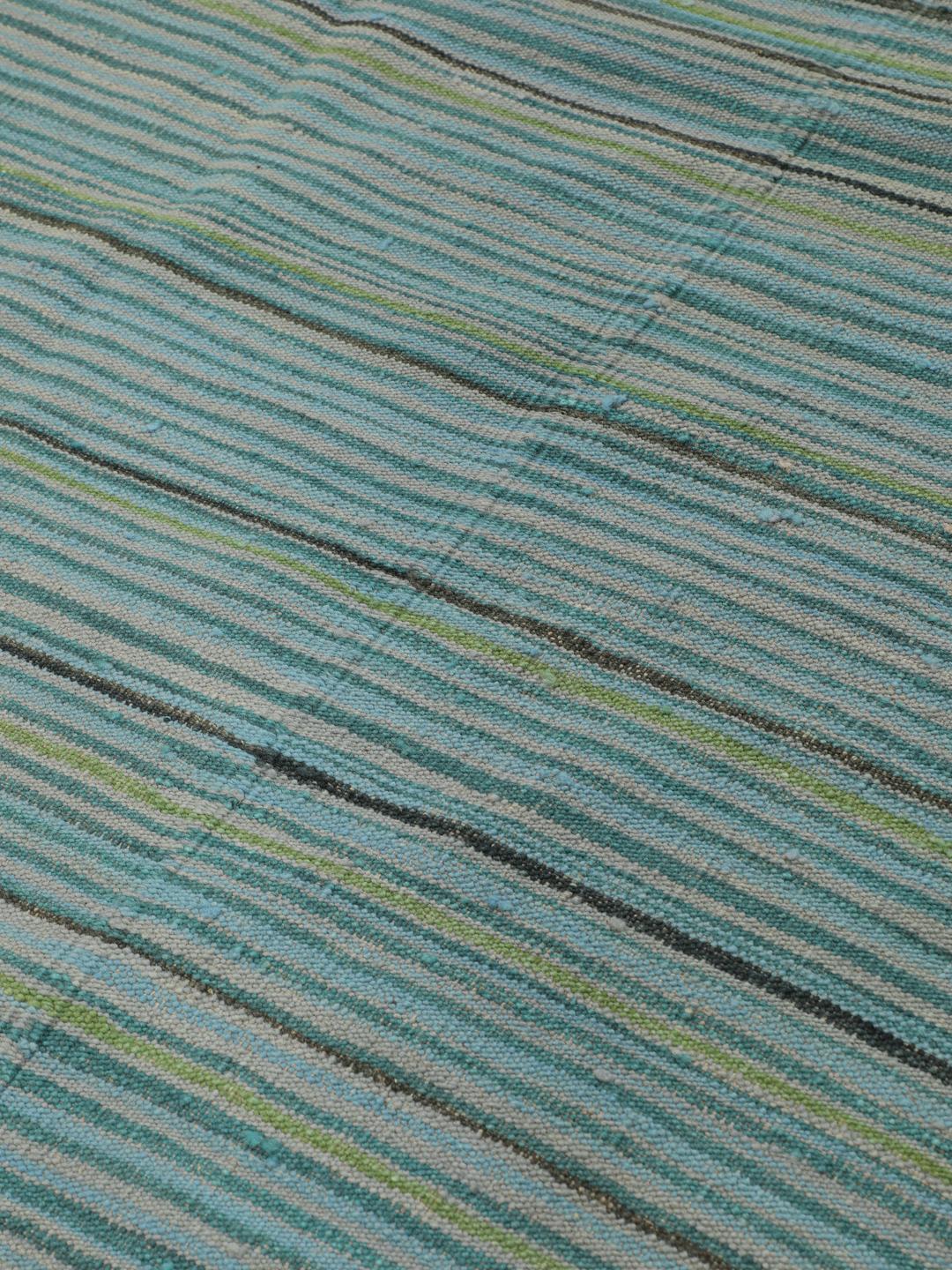 Handgeweven Afghaans Kilim tapijt met een gestreept lichtblauw en grijs patroon